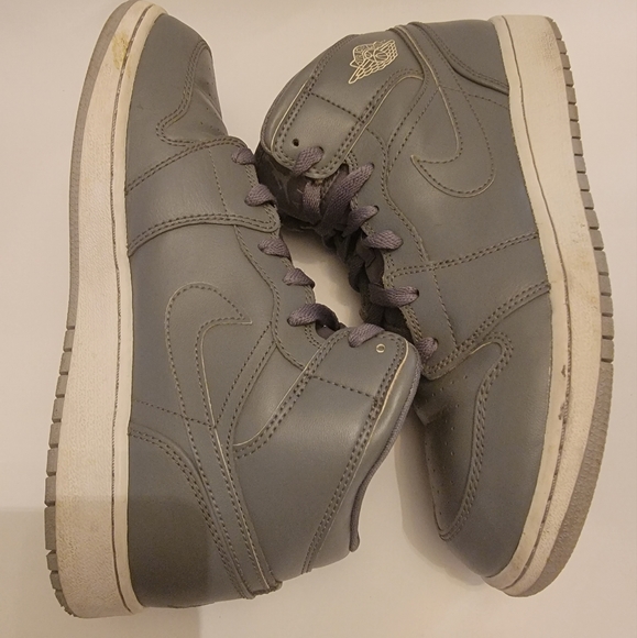 🟡NIKE Air Jordan 1 Retro Mid GS (6.5Y, 'Cool Grey Wolf Grey') - Picture 5 of 11